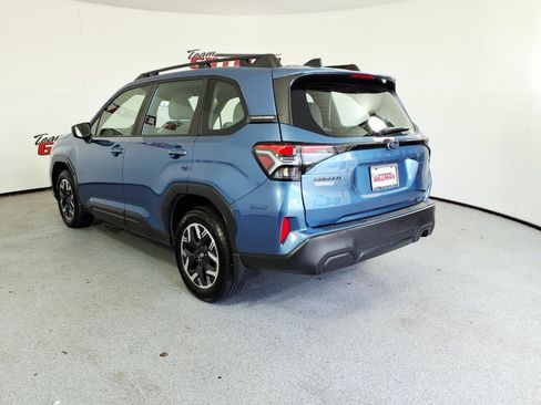 Used 2025 Subaru Forester AWD/4WD image 4