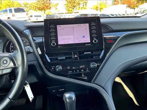 Used 2023 Toyota Camry SE image 6
