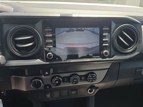 Used 2020 Toyota Tacoma SR AWD/4WD image 15
