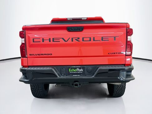Used 2024 Chevrolet Silverado 1500 Custom Trail Boss w/ Dark Appearance Package AWD/4WD image 7