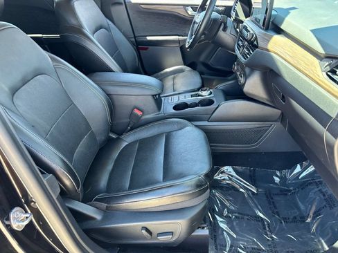 Used 2020 Ford Escape Titanium w/ Titanium Premium Package 2.0 AWD/4WD image 9
