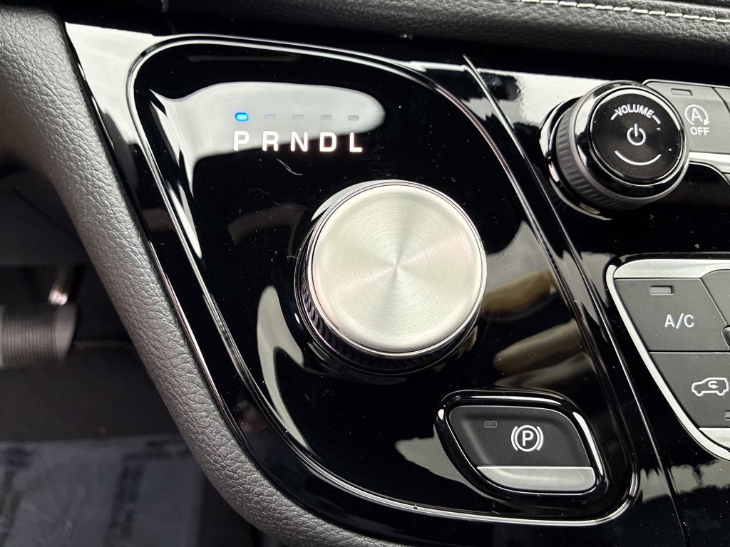 New 2026 Chrysler Pacifica Select AWD/4WD image 25