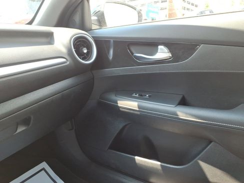 Used 2023 Kia Forte GT-Line w/ GT-Line Technology Package FWD image 27