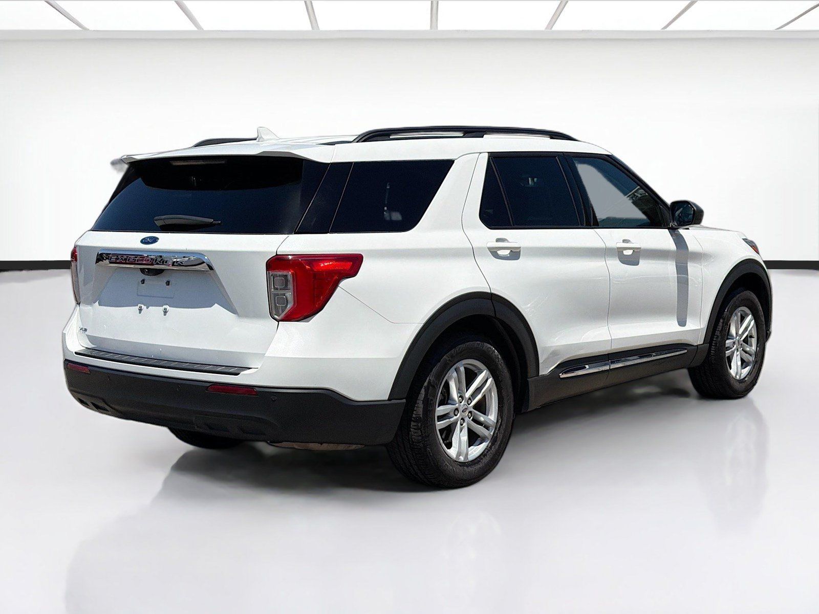Used 2023 Ford Explorer XLT RWD image 4
