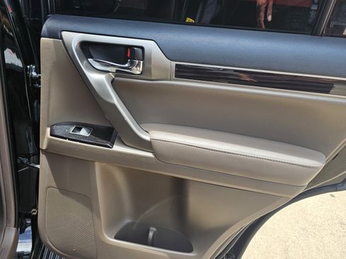 Used 2019 Lexus GX 460 w/ Navigation Package image 30