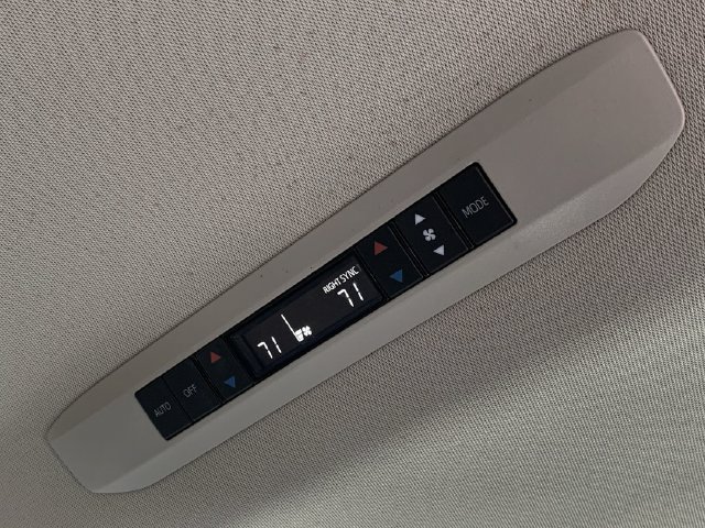 Used 2023 Toyota Sienna Limited FWD image 36
