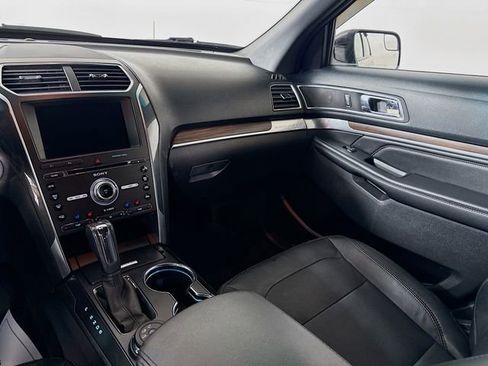 Used 2016 Ford Explorer Limited image 23
