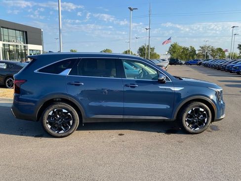 Certified 2026 Kia Sorento S w/ S Panoramic Sunroof Package FWD image 8