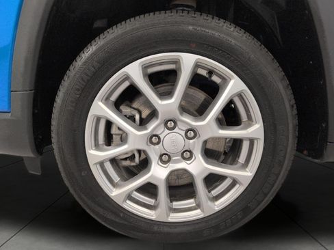 Used 2023 Jeep Compass Latitude AWD/4WD image 4