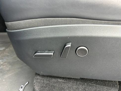 Used 2023 Tesla Model Y Long Range AWD/4WD image 51