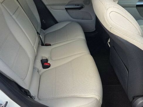Used 2025 Mercedes-Benz GLC 300 image 18