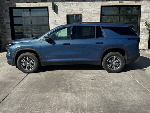 Used 2025 Chevrolet Traverse LT AWD/4WD image 6
