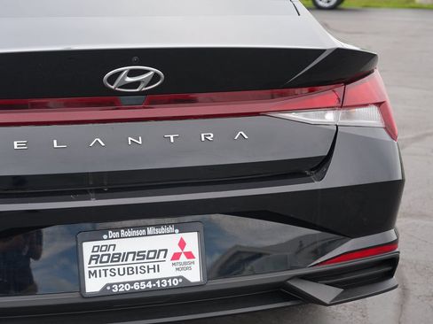 Used 2023 Hyundai Elantra SE FWD image 10