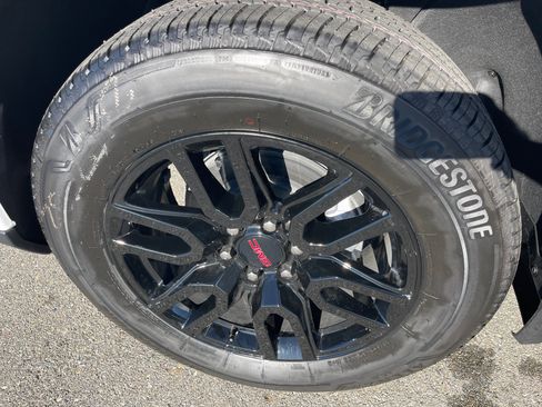 New 2026 GMC Sierra 1500 Elevation image 17