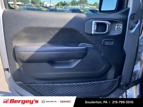 Used 2020 Jeep Gladiator Rubicon AWD/4WD image 25