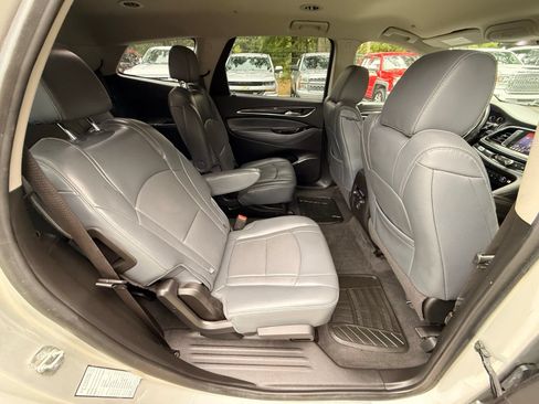 Used 2020 Buick Enclave Essence FWD image 18