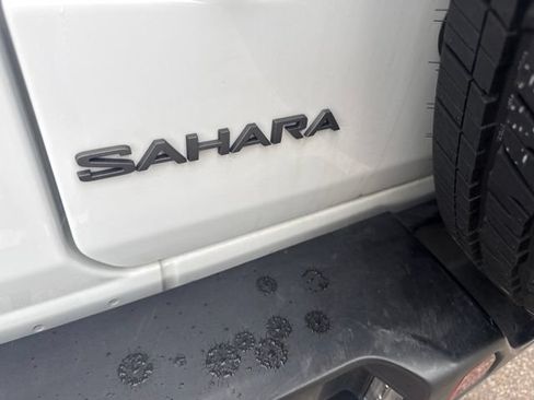 Used 2025 Jeep Wrangler Unlimited Sahara AWD/4WD image 15