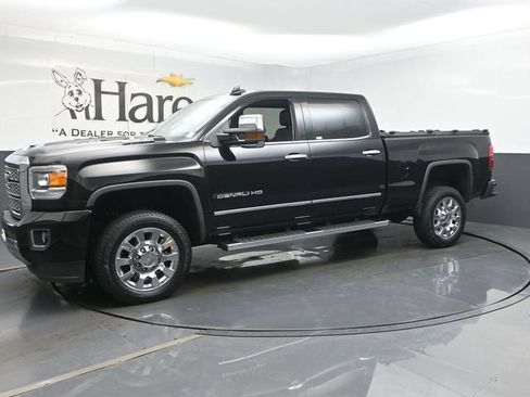 Used 2019 GMC Sierra 2500 Denali w/ Duramax Plus Package AWD/4WD image 33