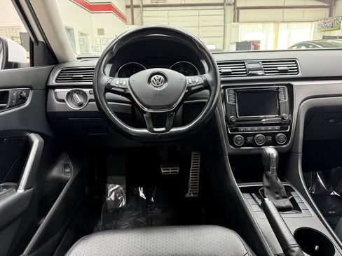 Used 2018 Volkswagen Passat 2.0T R-Line w/ R-Line Lighting Package FWD image 21