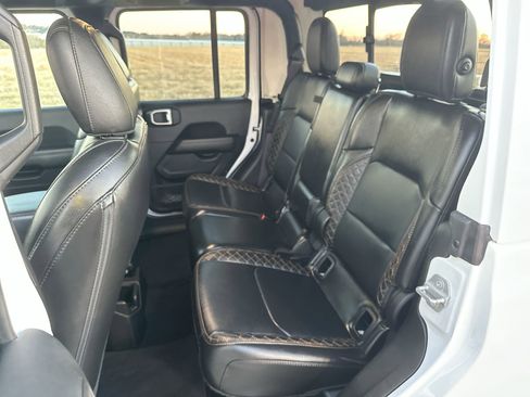 Used 2023 Jeep Gladiator Overland image 22