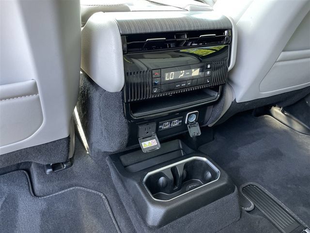 Used 2024 Jeep Wagoneer Series II AWD/4WD image 29
