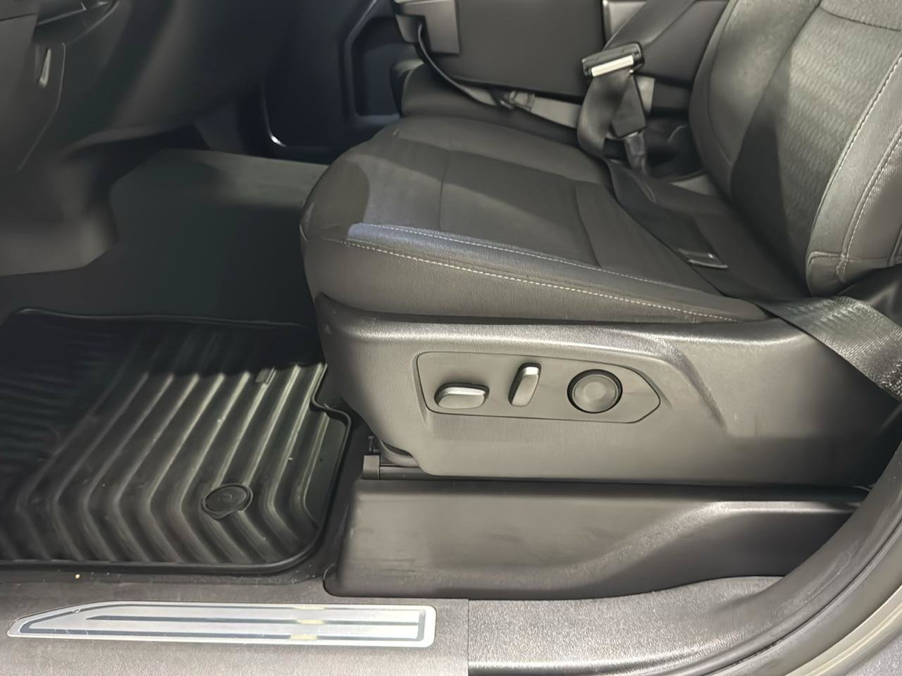 Used 2023 Chevrolet Silverado 1500 LT AWD/4WD image 20