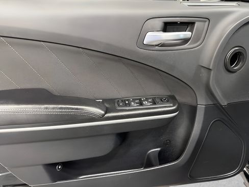 Used 2019 Dodge Charger SXT RWD image 9