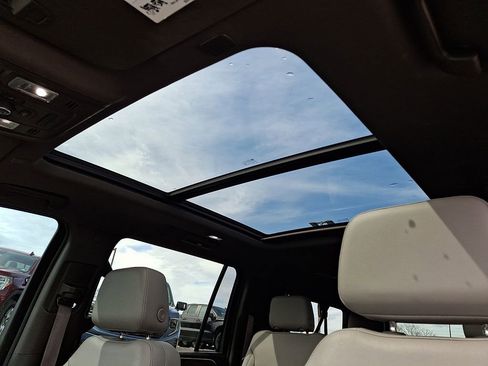 Used 2023 Chevrolet Suburban LT w/ Luxury Package AWD/4WD image 17
