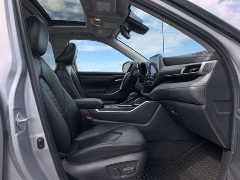 Used 2024 Toyota Highlander XLE image 34