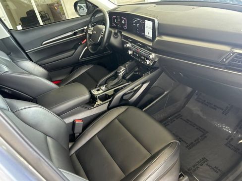 Used 2025 Kia Telluride S AWD/4WD image 25