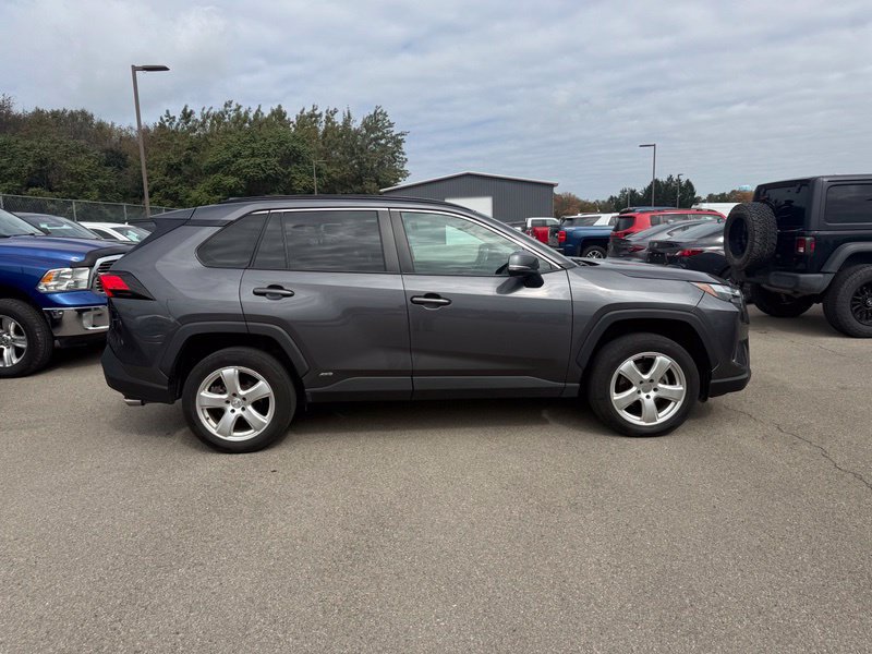 Used 2022 Toyota RAV4 XLE w/ Convenience Package AWD/4WD image 15