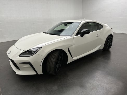 Used 2023 Toyota GR86 Premium w/ ALL Weather Mat Package (TMS) RWD image 5