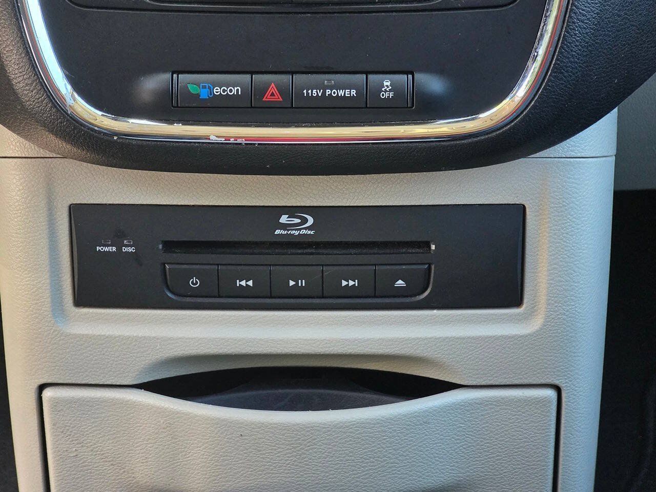 Used 2015 Chrysler Town & Country Touring-L w/ Driver Convenience Group FWD image 24