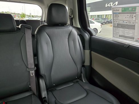 New 2026 Kia Carnival EX image 14