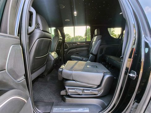 Used 2022 Cadillac Escalade ESV Luxury RWD image 36
