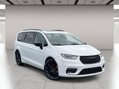 Used 2025 Chrysler Pacifica Limited