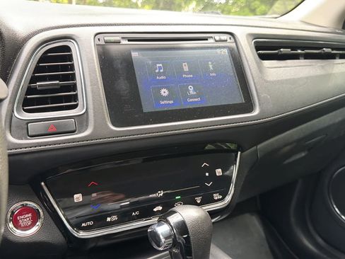 Used 2018 Honda HR-V EX image 15