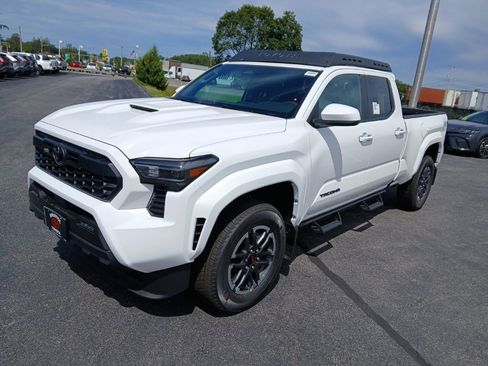 New 2025 Toyota Tacoma TRD Sport image 2