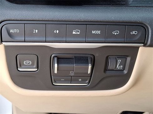 Certified 2022 Cadillac Escalade Premium Luxury w/ Performance Package image 23