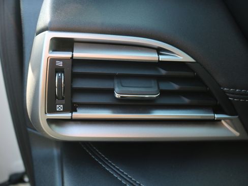 Used 2020 Subaru Outback Limited image 21