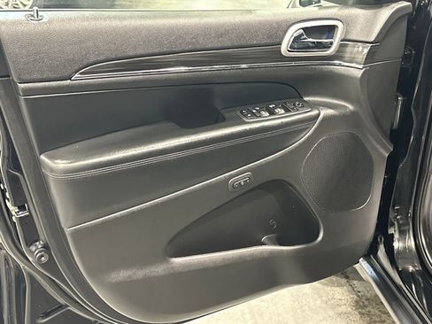 Used 2022 Jeep Grand Cherokee Limited image 14