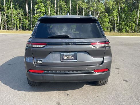 Certified 2023 Jeep Grand Cherokee Altitude AWD/4WD image 6