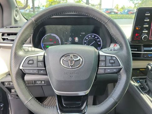 Used 2023 Toyota Sienna Limited FWD image 55