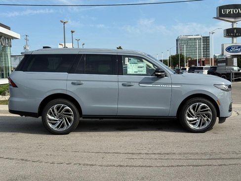 New 2025 Lincoln Navigator Reserve image 2