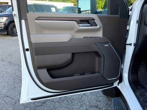 New 2025 GMC Sierra 2500 SLT w/ SLT Premium Package image 10