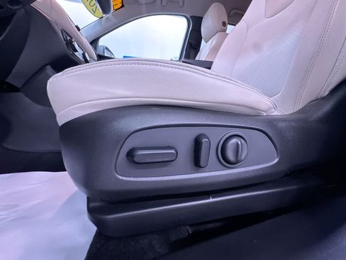 Used 2023 Buick Encore GX Preferred w/ Cold Weather Comfort Package FWD image 13