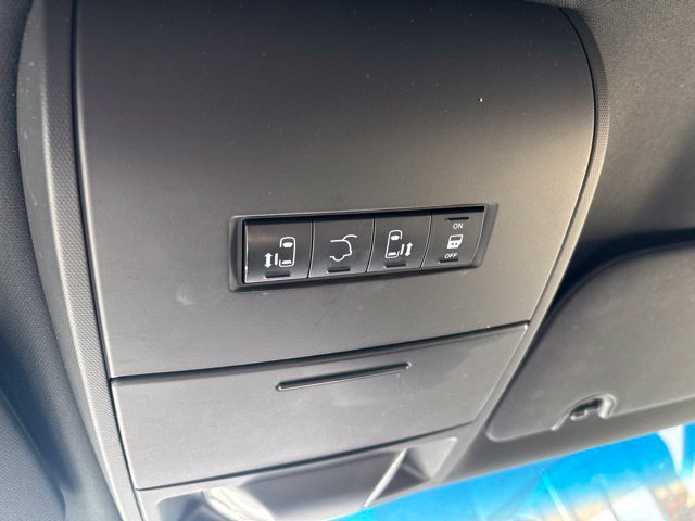 Used 2017 Dodge Grand Caravan SXT FWD image 10