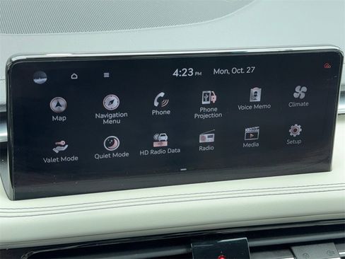 Used 2025 Genesis G70 2.5T image 25