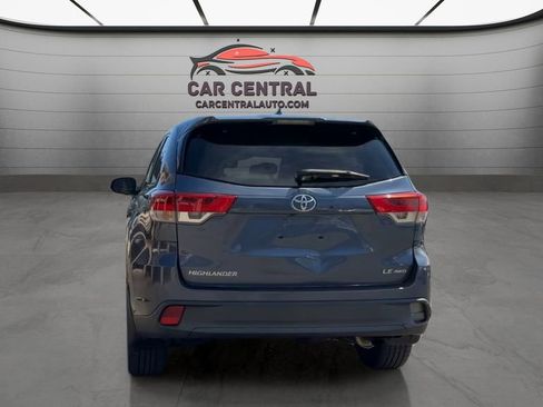 Used 2017 Toyota Highlander Plus AWD/4WD image 4