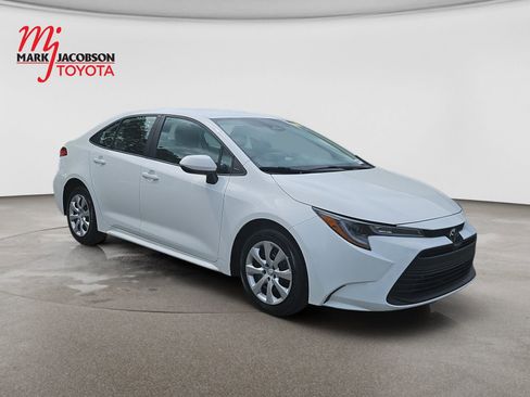 Used 2024 Toyota Corolla LE FWD image 3